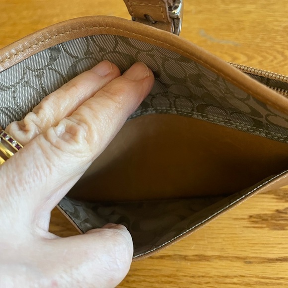 Vintage COACH Leather Soho Wristlet Buckle Pocket‎ - British Tan​ - Picture 7 of 10